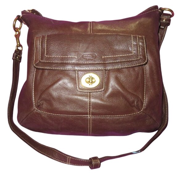 Coach 2012 Penelope in a rich brown supple leather & turn lock front flap - Picture 1 of 13